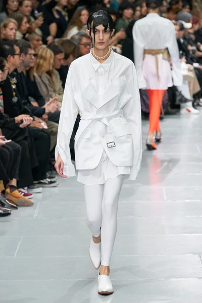 Look 25